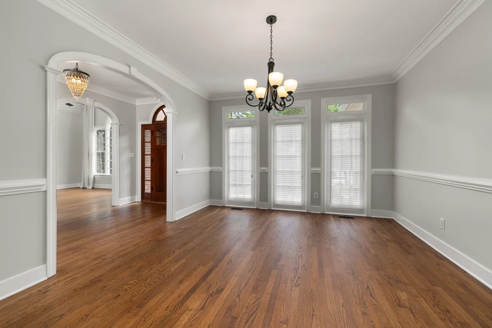 Original photo of the dining room before AI staging